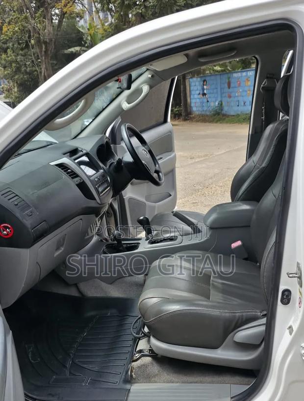 Toyota Hilux 2012 White