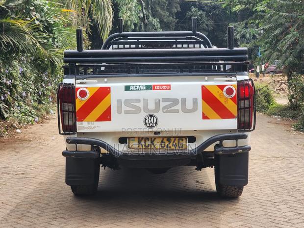 Isuzu D-MAX 2017 Pearl
