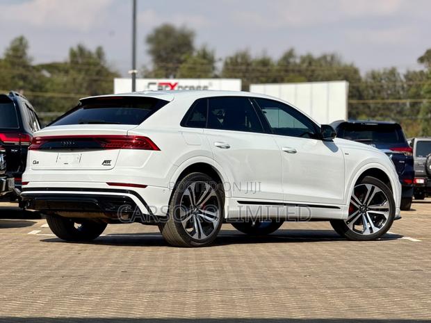 Audi Q8 55 Premium AWD quattro 2020 White