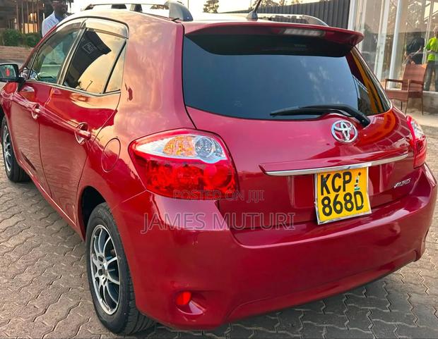 Toyota Auris 2010 Red