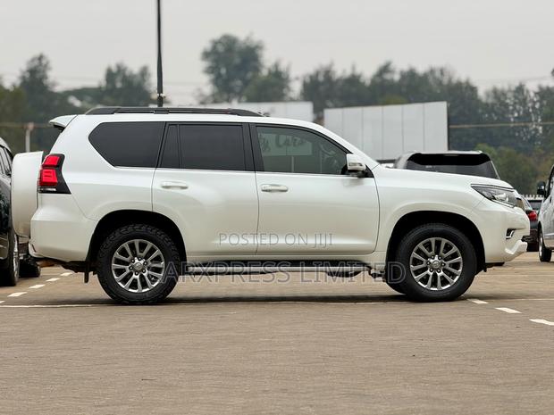 Toyota Land Cruiser Prado 2.8 2020 White