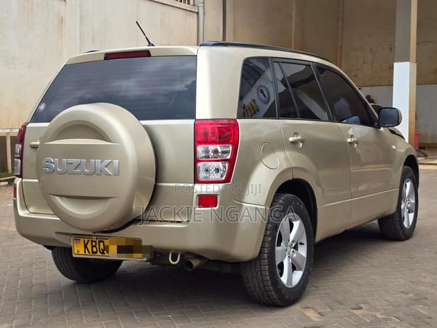 Suzuki Escudo 2008 Gold