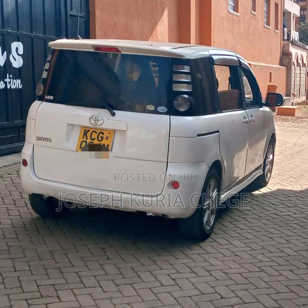 Toyota Sienta 2010 White