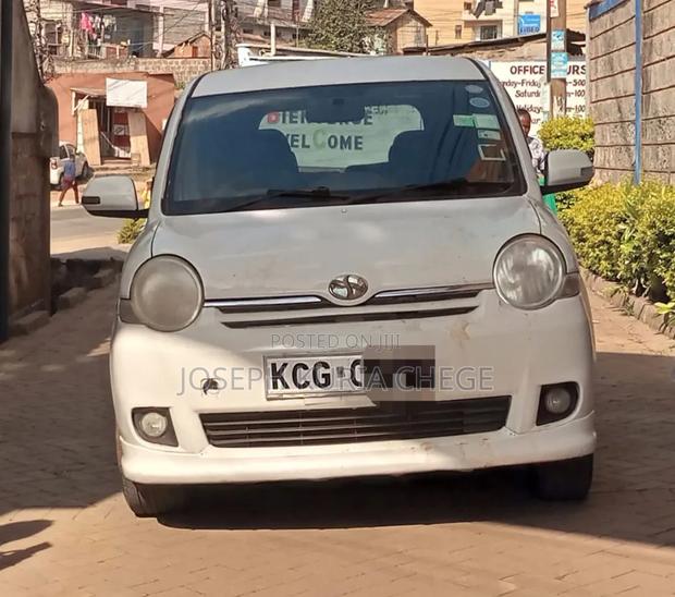 Toyota Sienta 2010 White
