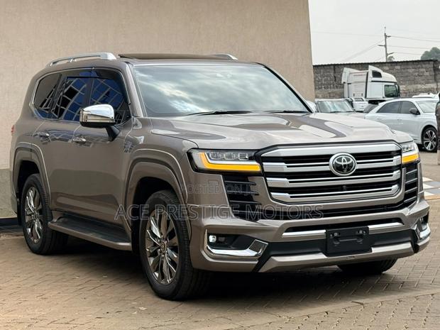 Toyota Land Cruiser 2022 Gold