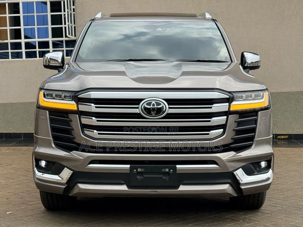 Toyota Land Cruiser 2022 Gold