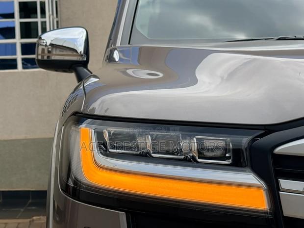 Toyota Land Cruiser 2022 Gold