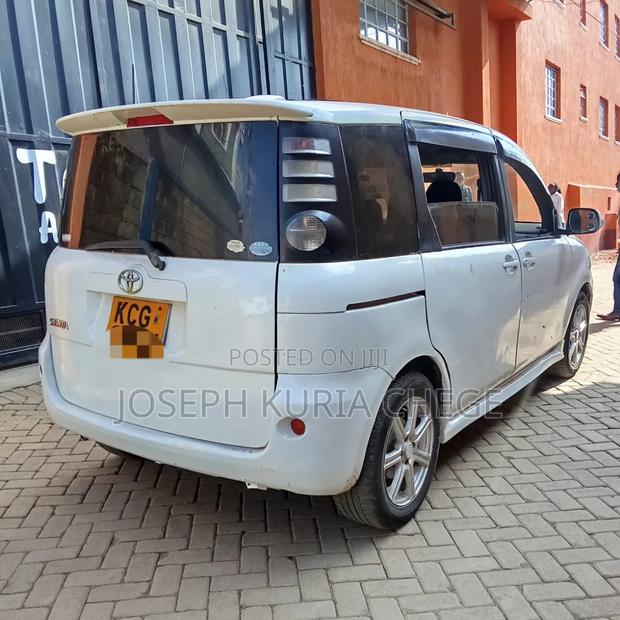 Toyota Sienta 2010 White