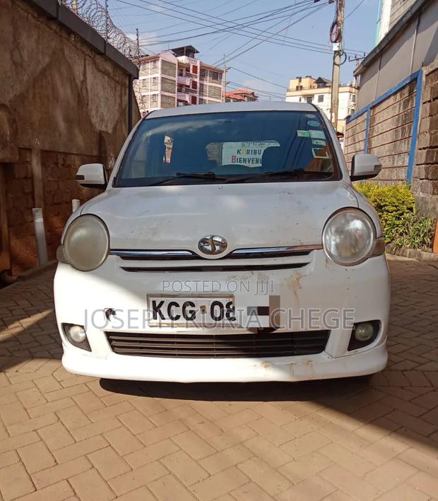 Toyota Sienta 2010 White