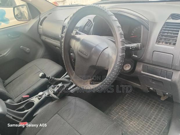 Isuzu D-MAX 2014 White
