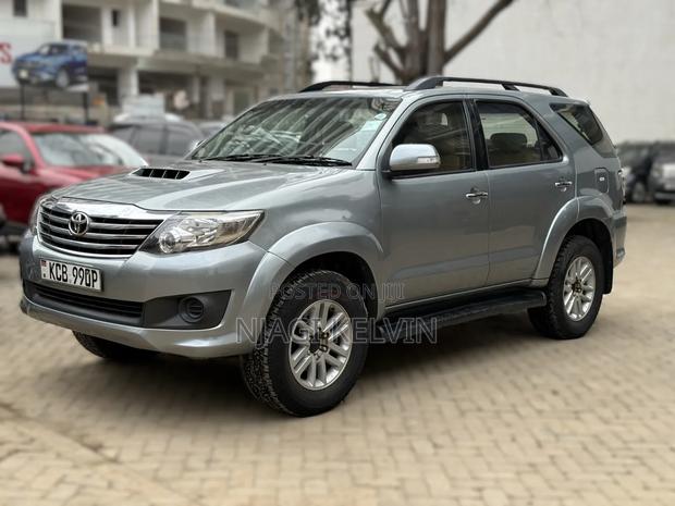 Toyota Fortuner 3.0 D AWD 2014 Gray