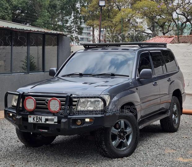 Toyota Land Cruiser HDJ 100 2003 Gray