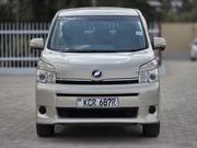 Toyota Voxy 2011 Gold for sale