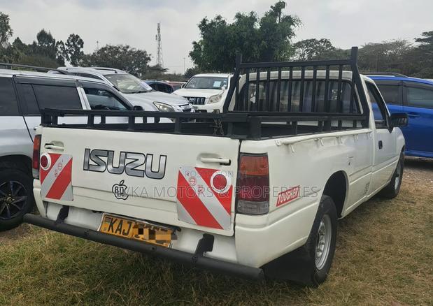 Isuzu Tougher 1997 White