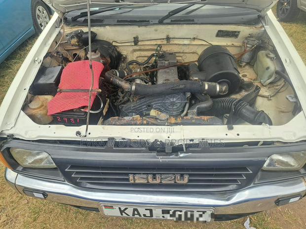Isuzu Tougher 1997 White