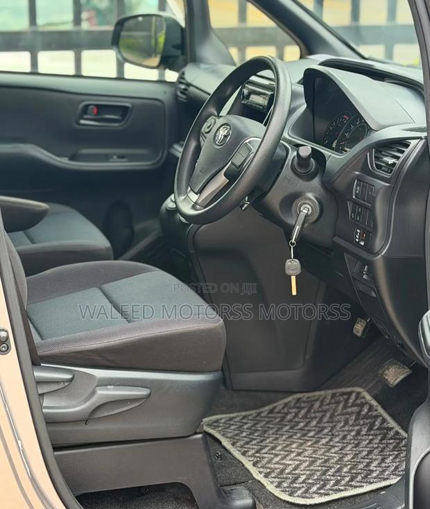Toyota Voxy V 2WD 7-Seater 2020 Gray