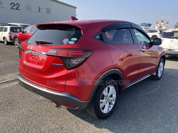 Honda Vezel 2020 Red