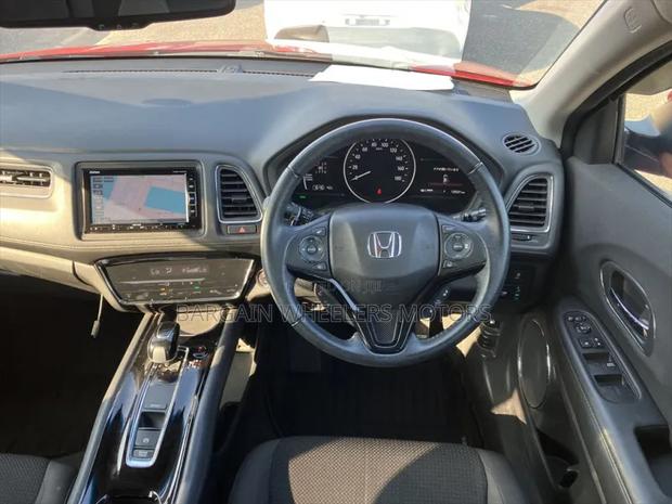 Honda Vezel 2020 Red