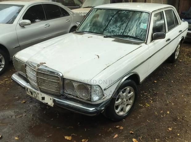 Mercedes-Benz W123 1979 White