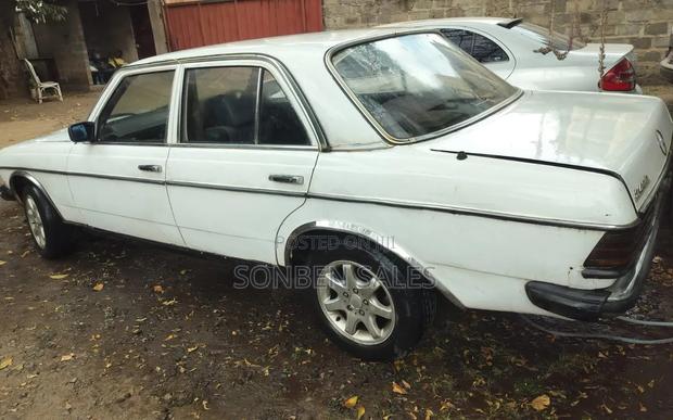 Mercedes-Benz W123 1979 White