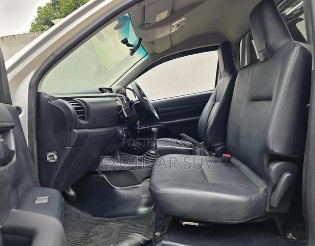 Toyota Hilux 2019 Silver