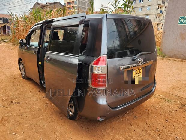 Toyota Noah 2010 Gray