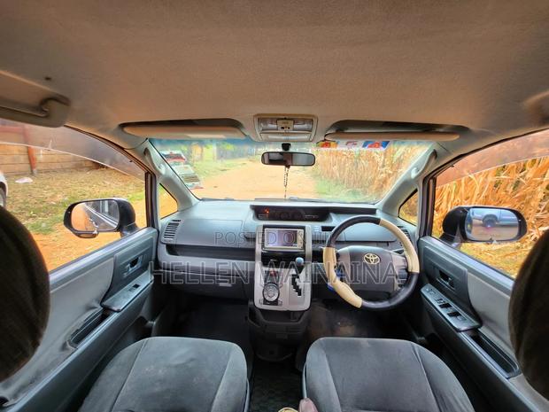Toyota Noah 2010 Gray