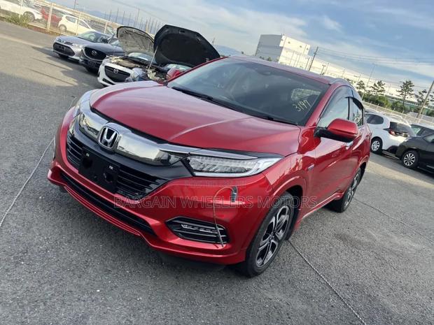 Honda Vezel 2019 Maroon