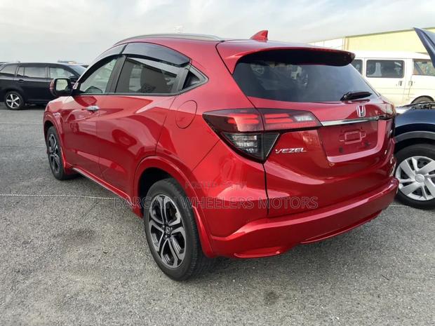 Honda Vezel 2019 Maroon