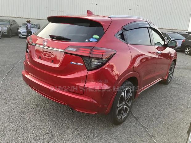 Honda Vezel 2019 Maroon