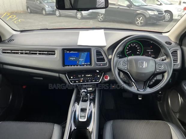 Honda Vezel 2019 Maroon