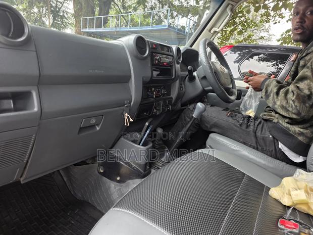 Toyota Land Cruiser 2010 White