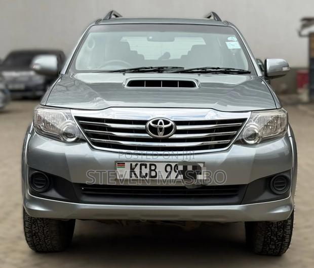 Toyota Fortuner 2.5 D AWD 2014 Silver