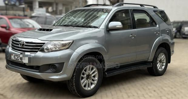 Toyota Fortuner 2.5 D AWD 2014 Silver