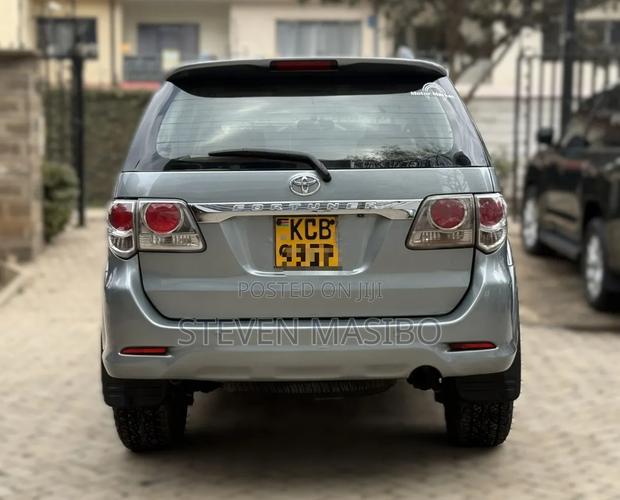 Toyota Fortuner 2.5 D AWD 2014 Silver