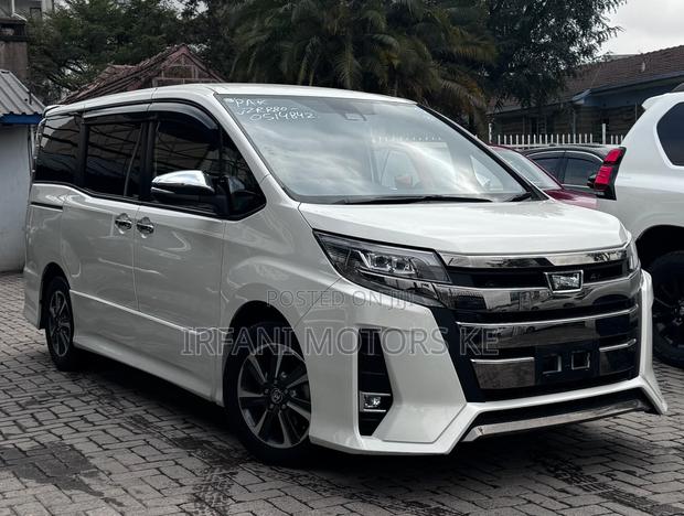Toyota Noah 2.0 FWD (8 Seater) 2019 White