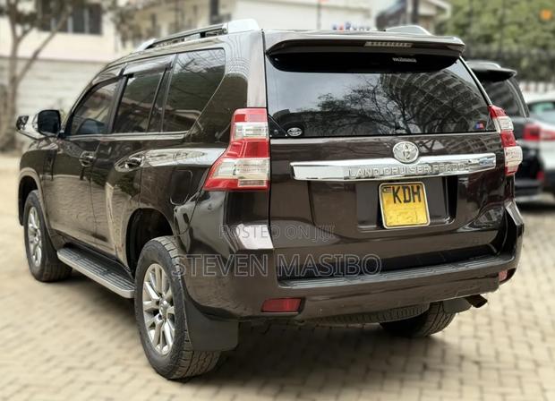 Toyota Land Cruiser Prado 2.8 2017 Brown