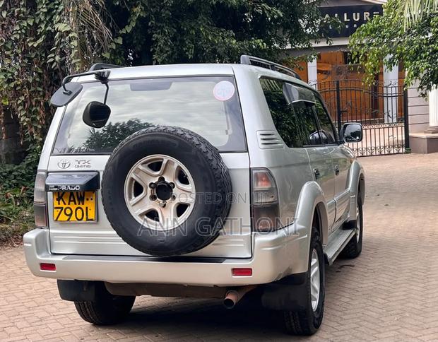 Toyota Land Cruiser Prado 2001 Silver