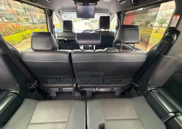 Toyota Esquire 2.0 FWD (7 seater) 2019 White