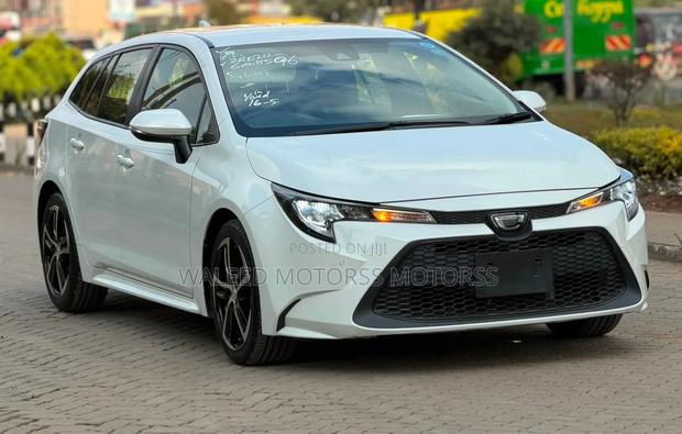 Toyota Corolla Touring 2019 White