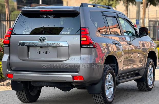 Toyota Land Cruiser Prado 2019 Gray