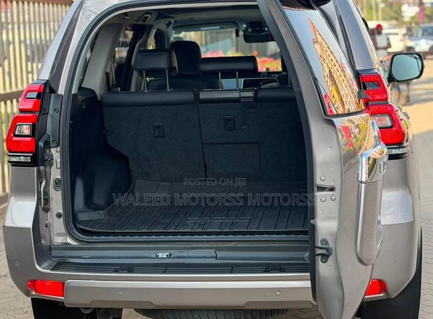 Toyota Land Cruiser Prado 2019 Gray
