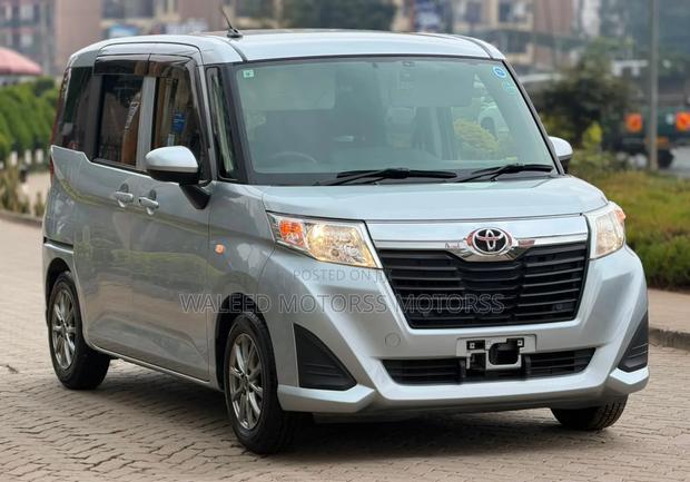 Toyota Roomy 2019 Silver
