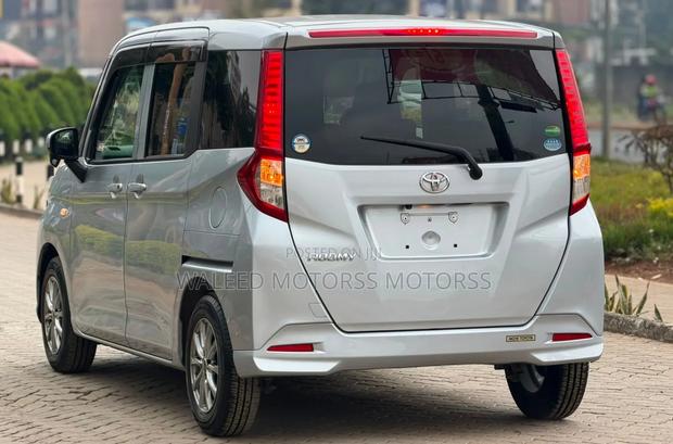 Toyota Roomy 2019 Silver