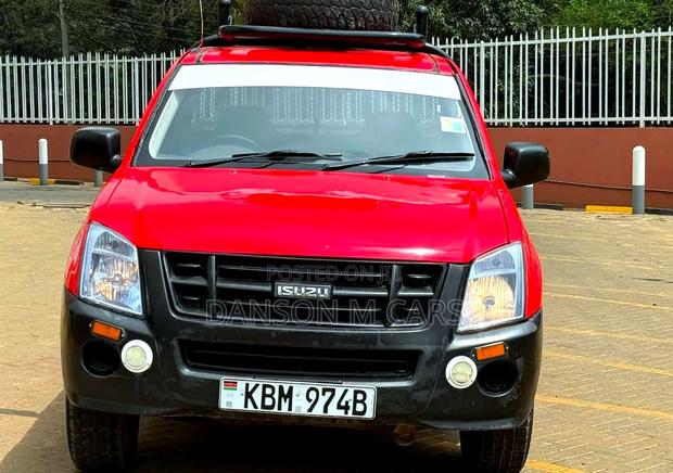 Isuzu D-MAX 2010 Red