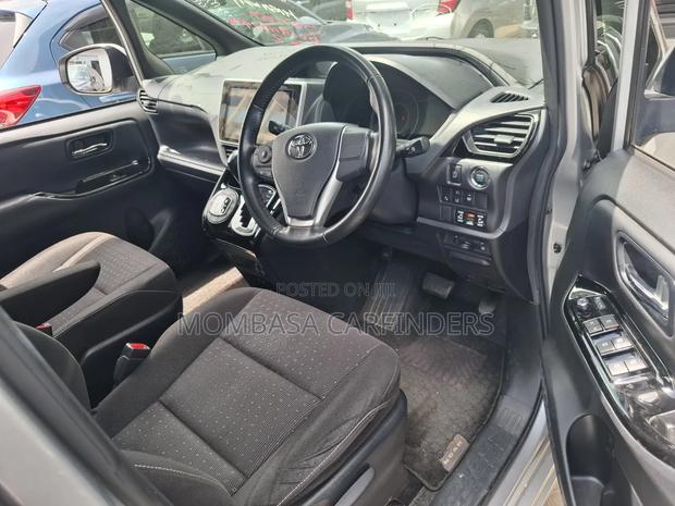 Toyota Noah 2019 Silver