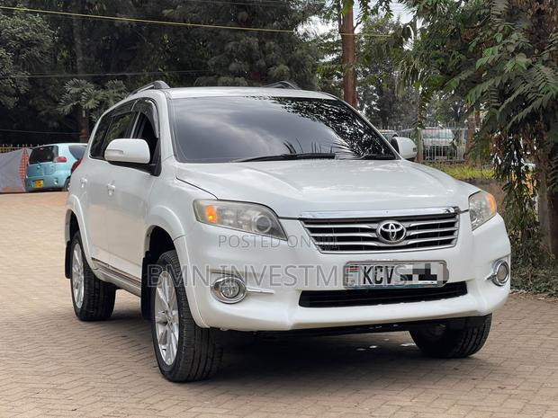 Toyota Vanguard 2012 White