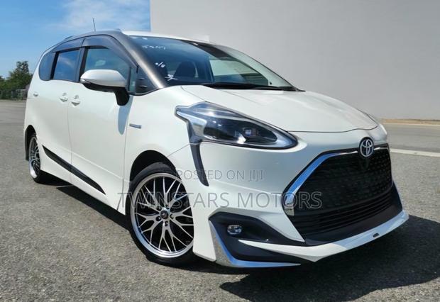 Toyota Sienta 1.5 Hybrid FWD 2019 White
