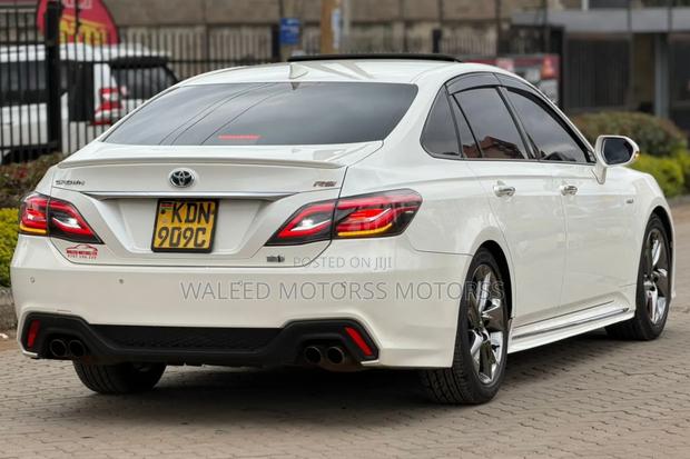Toyota Crown 2020 White