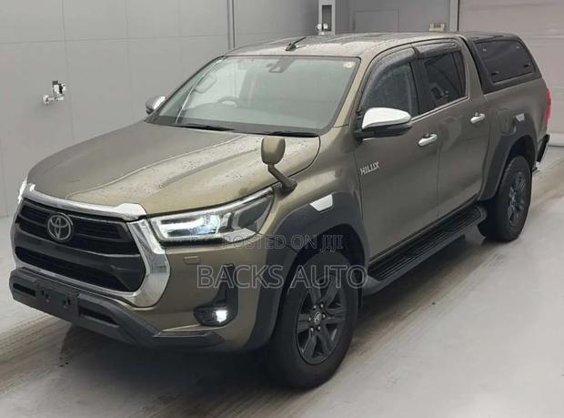 Toyota Hilux 2021 Gold